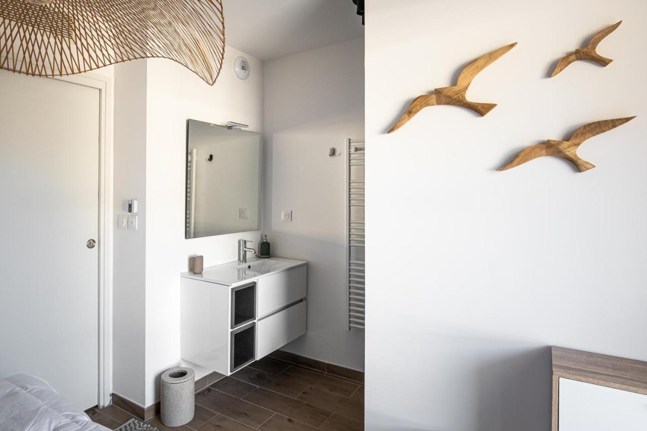 Superbe Appartement Bord De Mer Сен-Мандрие-сюр-Мер Экстерьер фото