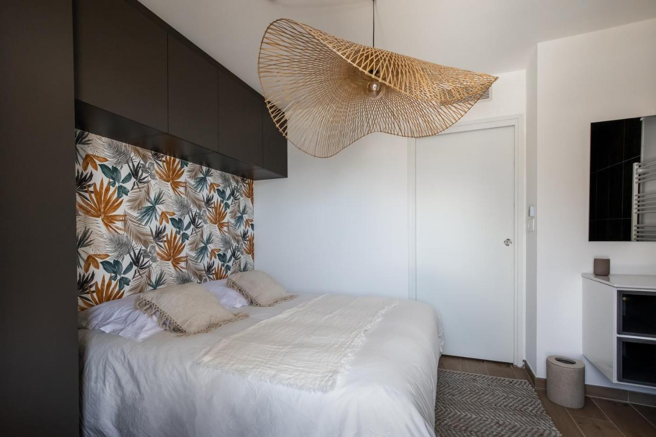 Superbe Appartement Bord De Mer Сен-Мандрие-сюр-Мер Экстерьер фото